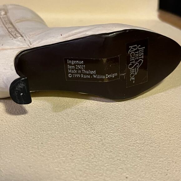 Just the Right Shoe Ingenue - Picture 10 of 10